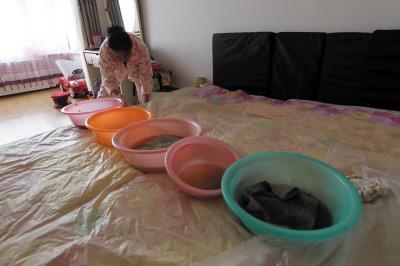 洛川楼上漏水，住户失联，小区没物管，业主维权难！律师来支招……
